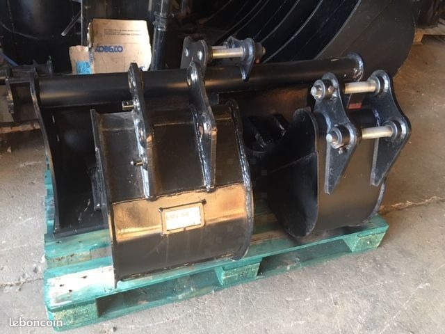 Bobcat 425G (2008) – Mini-pelle d’occasion 2,7 tonnes – 2 095 heures – Vendue avec 4 godets – Image 4