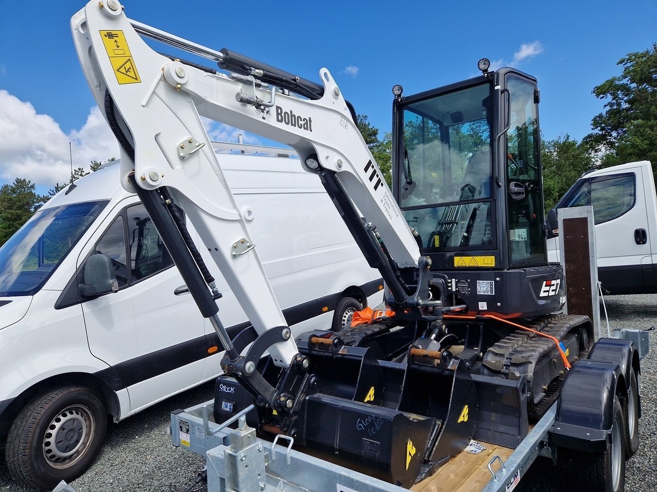 Bobcat E27Z (2023) – Mini-pelle 2,7T – 1 heure – Avec Remorque ECIM 3T5 + BRH Furukawa – Image 8