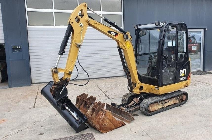 Caterpillar CAT 302.2D (2013) – Mini pelle 2,1T – 2 468 h – 3 godets