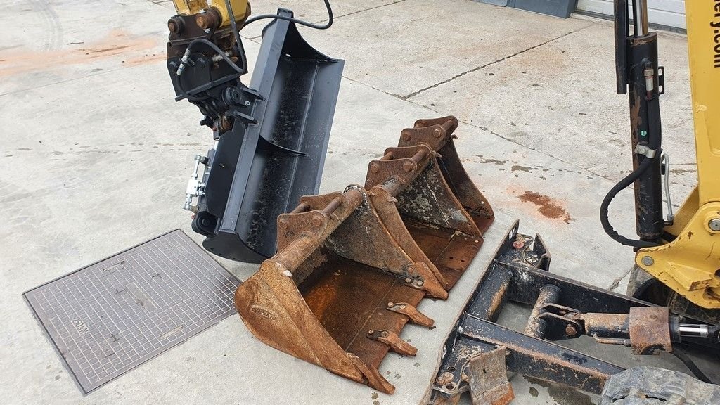 Caterpillar CAT 302.2D (2013) – Mini pelle 2,1T – 2 468 h – 3 godets – Image 7