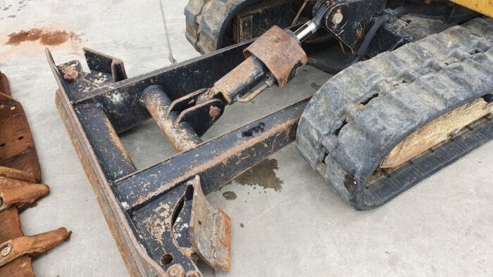 Caterpillar CAT 302.2D (2013) – Mini pelle 2,1T – 2 468 h – 3 godets – Image 5