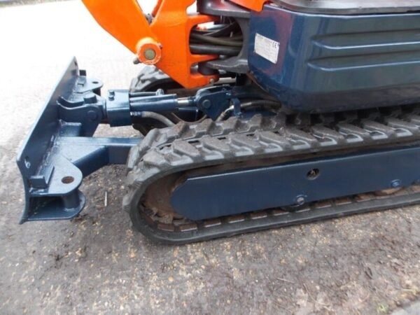 Kubota K008-3 Micro (2013) – Mini-Pelle 0,8T avec Moteur Neuf – 2 694 h – 3 Godets – Image 2