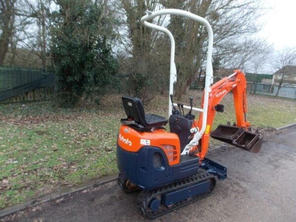 Kubota K008-3 Micro (2013) – Mini-Pelle 0,8T avec Moteur Neuf – 2 694 h – 3 Godets – Image 7