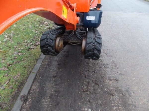 Kubota K008-3 Micro (2013) – Mini-Pelle 0,8T avec Moteur Neuf – 2 694 h – 3 Godets – Image 4