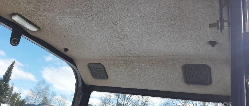 Kubota KX015-4 (2015) – Mini-pelle d’occasion 1,5T, révisée, livrée avec 3 godets – 3 880 h – Image 10