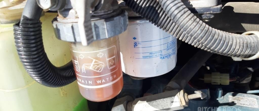 Kubota KX015-4 (2015) – Mini-pelle d’occasion 1,5T, révisée, livrée avec 3 godets – 3 880 h – Image 9