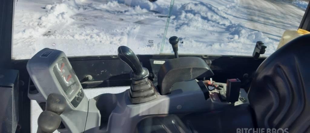 Kubota KX015-4 (2015) – Mini-pelle d’occasion 1,5T, révisée, livrée avec 3 godets – 3 880 h – Image 8