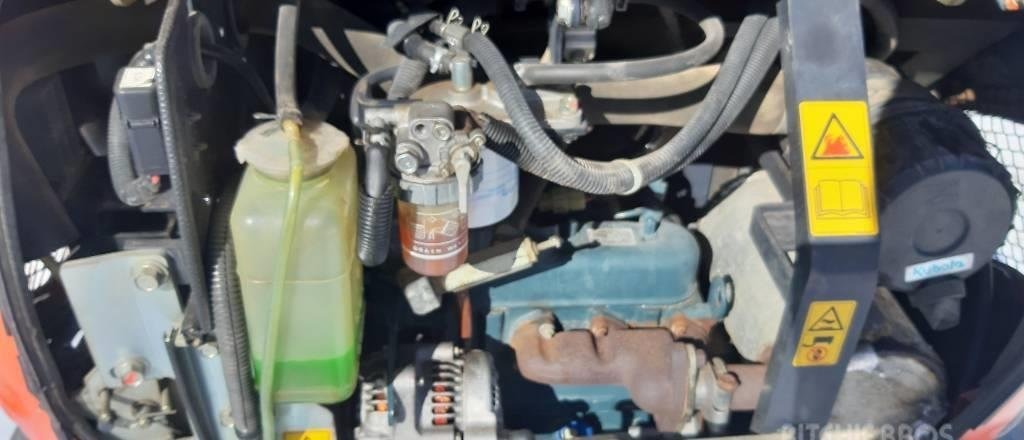 Kubota KX015-4 (2015) – Mini-pelle d’occasion 1,5T, révisée, livrée avec 3 godets – 3 880 h – Image 6