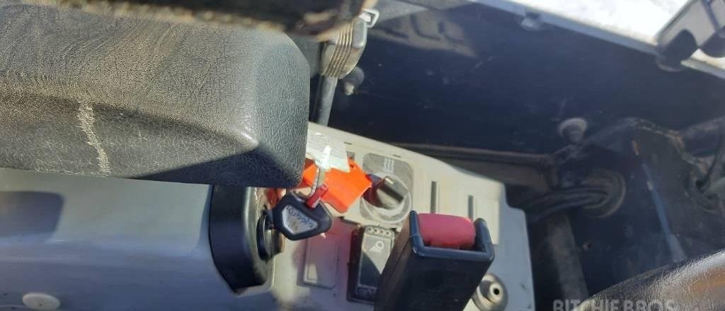 Kubota KX015-4 (2015) – Mini-pelle d’occasion 1,5T, révisée, livrée avec 3 godets – 3 880 h – Image 13