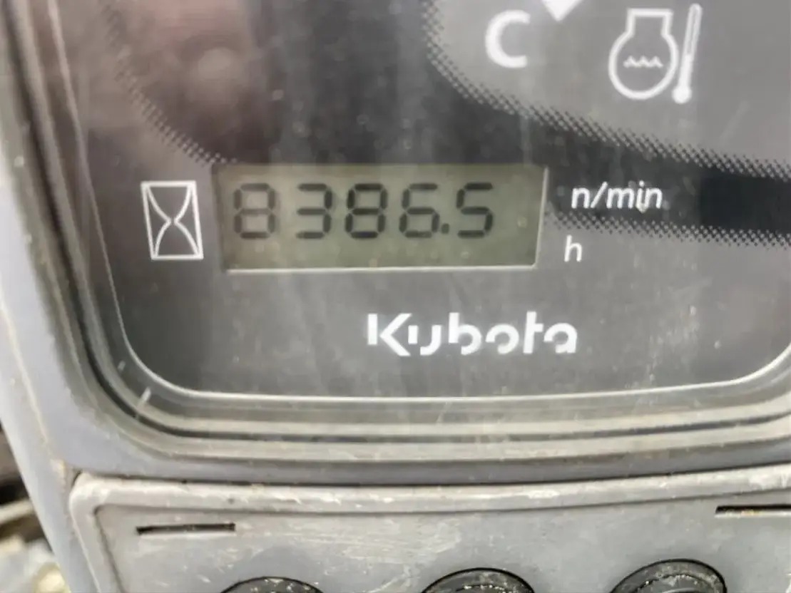 Kubota KX019-4 (2012) – Mini-pelle 1,8T – 8 386 h –Fournie avec 3 godets – Prête à l’emploi – Image 5