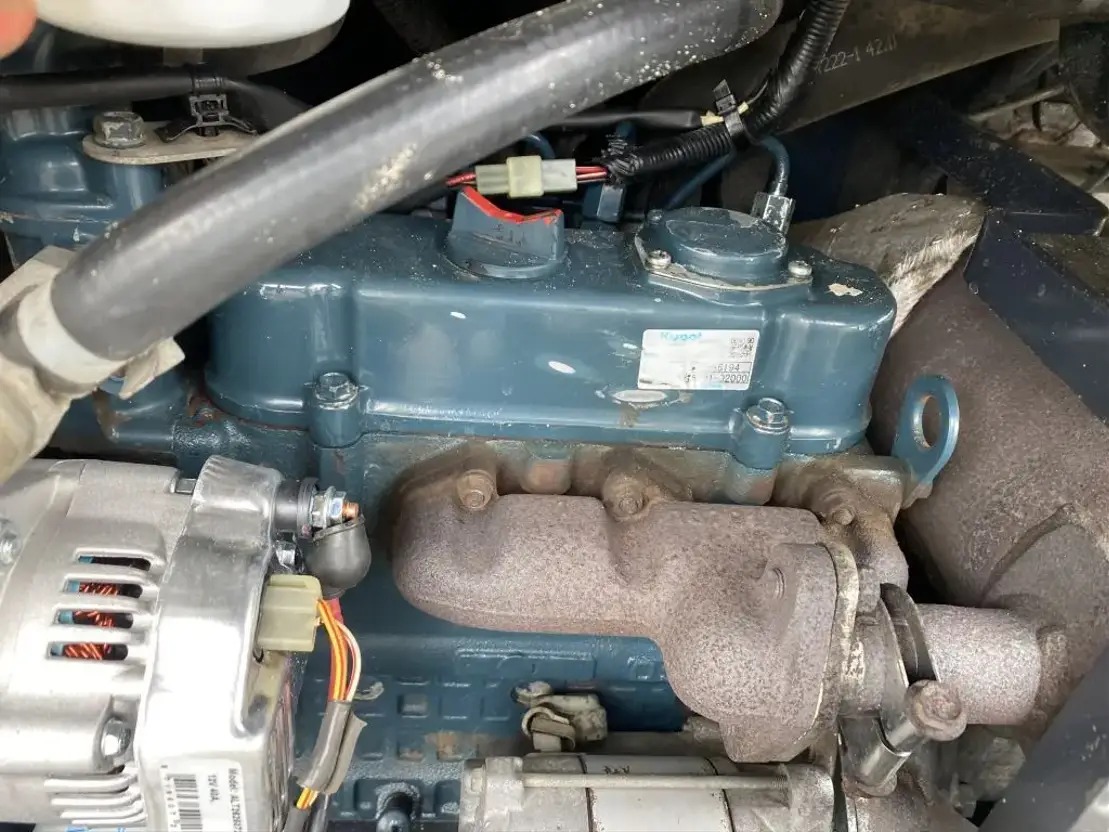 Kubota KX019-4 (2012) – Mini-pelle 1,8T – 8 386 h –Fournie avec 3 godets – Prête à l’emploi – Image 4