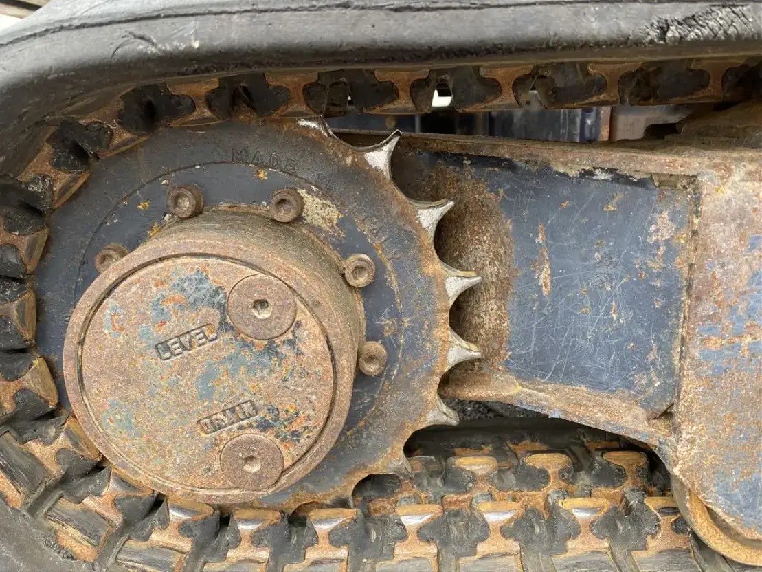 Kubota KX019-4 (2012) – Mini-pelle 1,8T – 8 386 h –Fournie avec 3 godets – Prête à l’emploi – Image 3