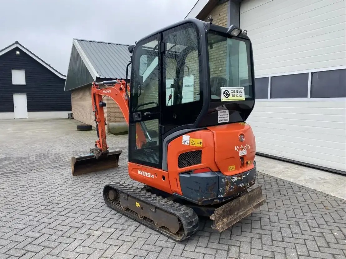 Kubota KX019-4 (2012) – Mini-pelle 1,8T – 8 386 h –Fournie avec 3 godets – Prête à l’emploi – Image 13