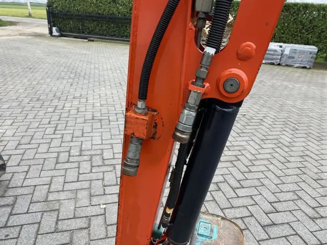 Kubota KX019-4 (2012) – Mini-pelle 1,8T – 8 386 h –Fournie avec 3 godets – Prête à l’emploi – Image 11