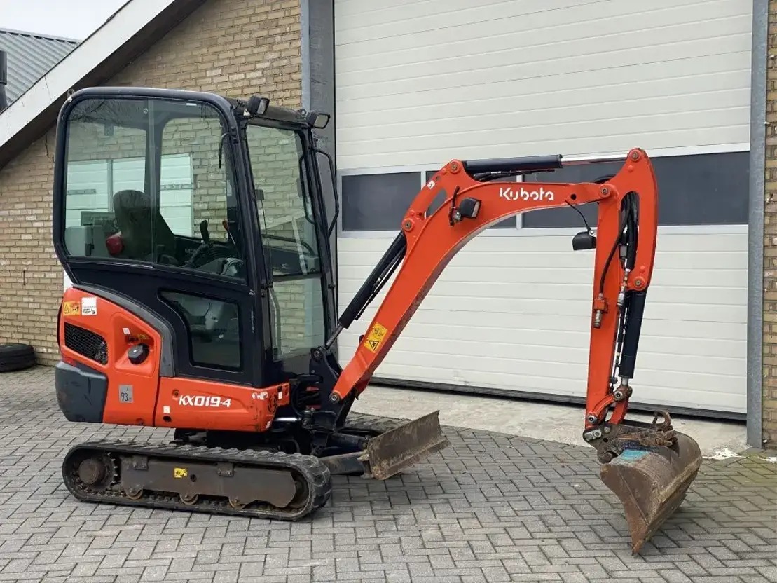 Kubota KX019-4 (2012) – Mini-pelle 1,8T – 8 386 h –Fournie avec 3 godets – Prête à l’emploi – Image 8