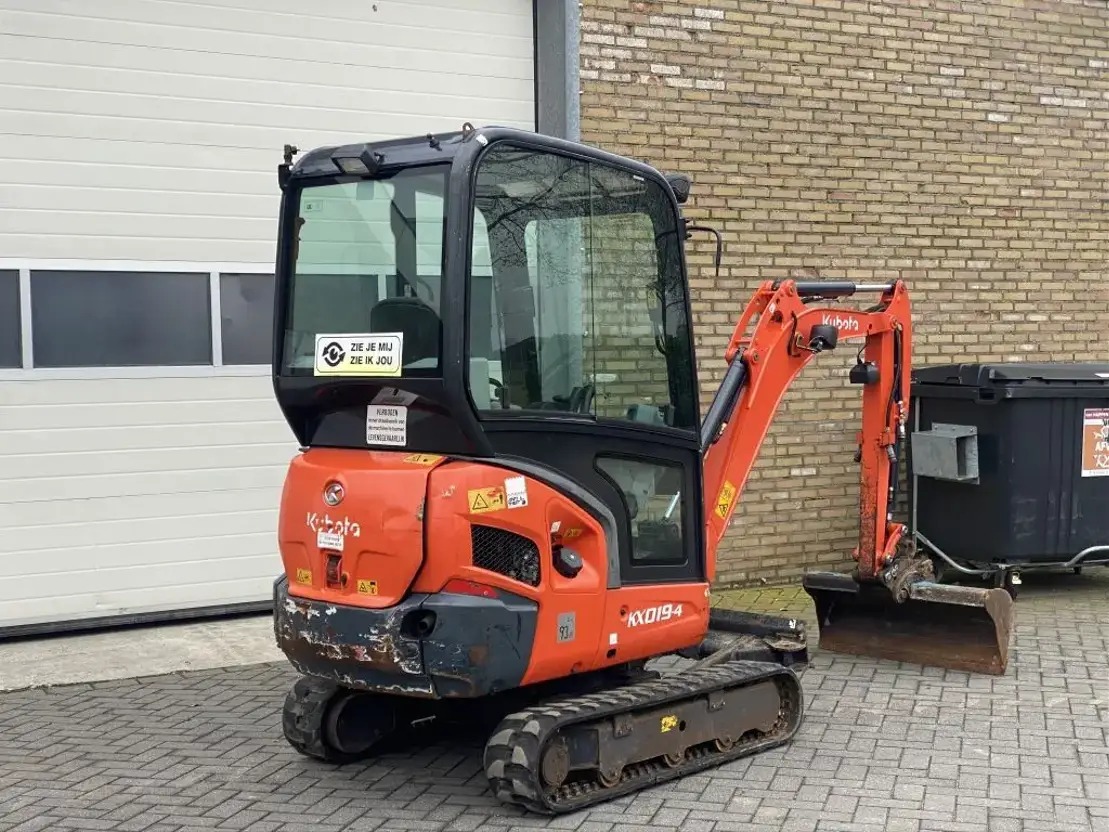 Kubota KX019-4 (2012) – Mini-pelle 1,8T – 8 386 h –Fournie avec 3 godets – Prête à l’emploi – Image 7