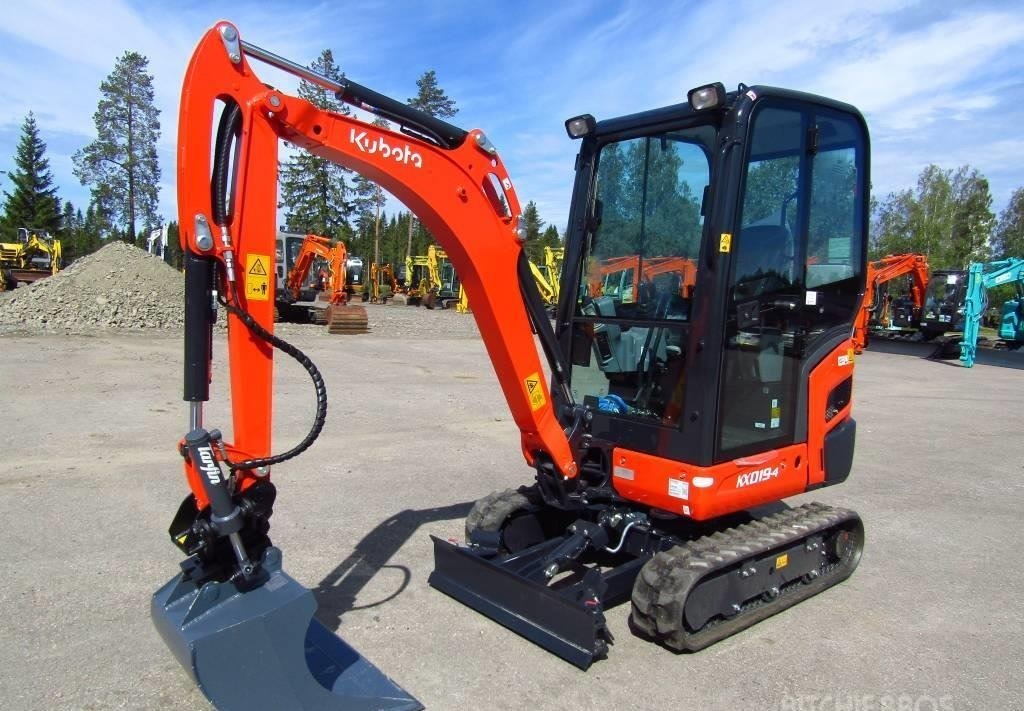 Kubota KX019-4 (2022) – Mini-pelle 1,9T – 10 h – État Neuf – 3 godets – Prête à l’emploi