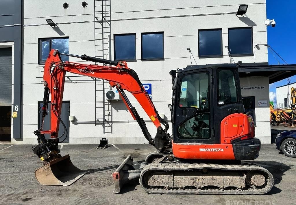 Kubota KX057-4 (2018) – Mini-pelle 5,6T – 5 600 h – Révisée – 3 godets inclus