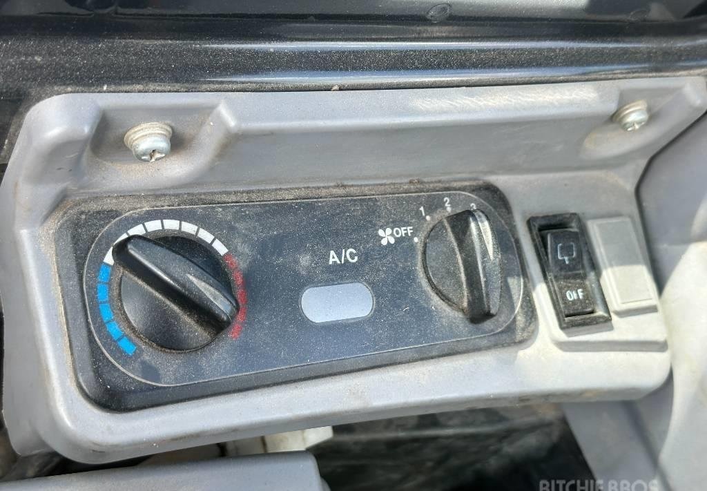 Kubota KX057-4 (2018) – Mini-pelle 5,6T – 5 600 h – Révisée – 3 godets inclus – Image 6