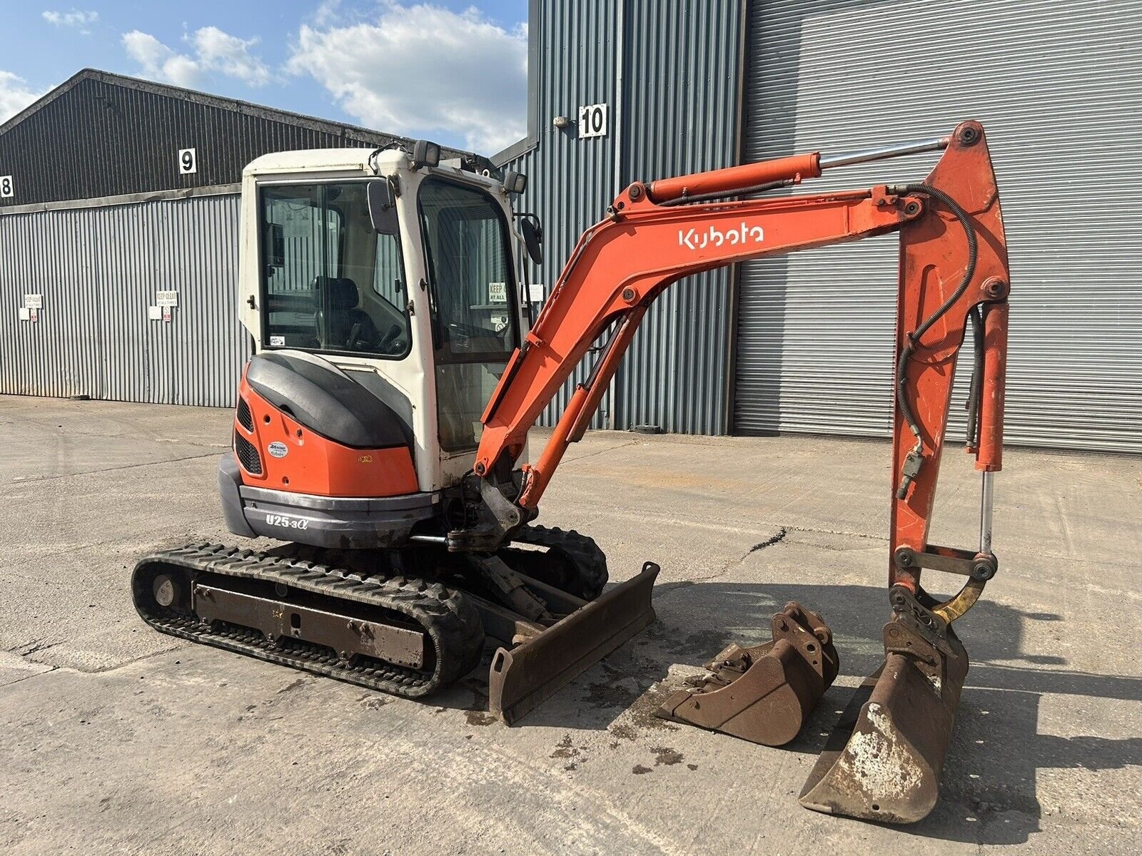 Kubota U27-4 (2018) – Mini-pelle 2,7 tonnes équipée d’une attache hydraulique rotative – Image 8