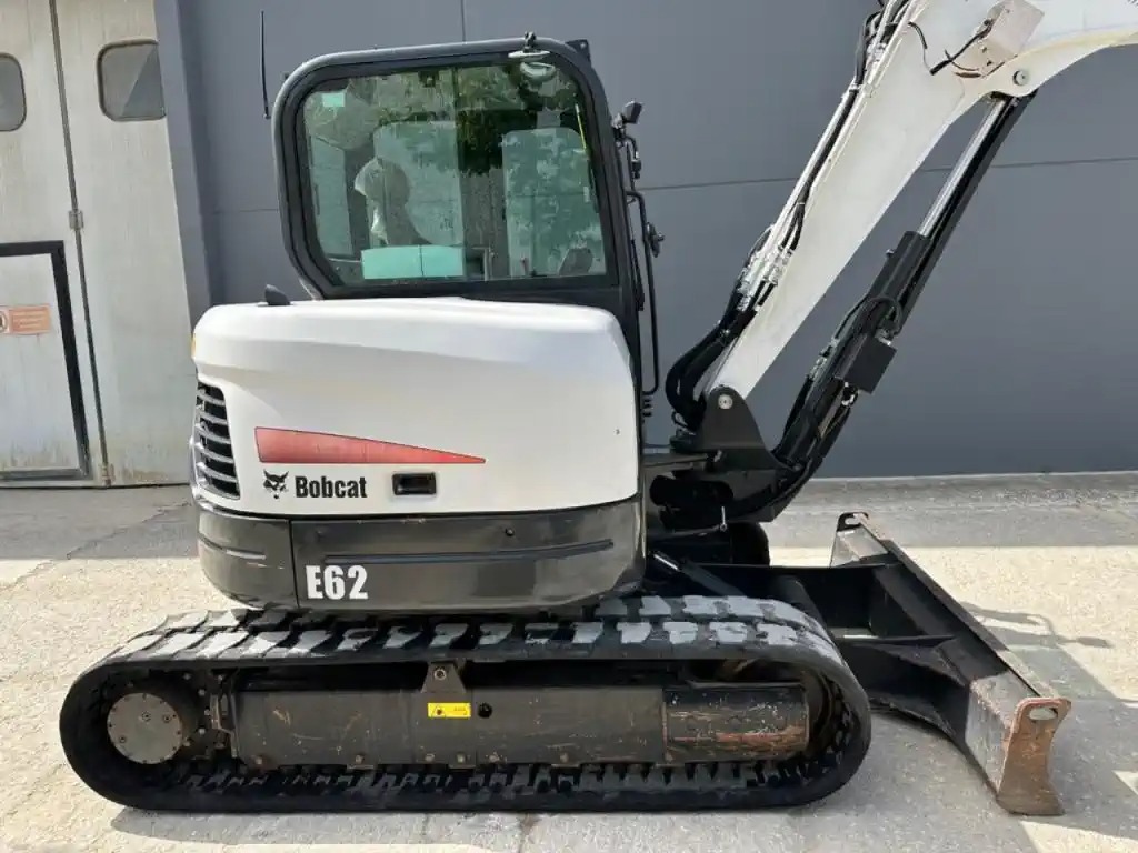 Mini-pelle BOBCAT E62 – Occasion en bon état, prête à l’emploi