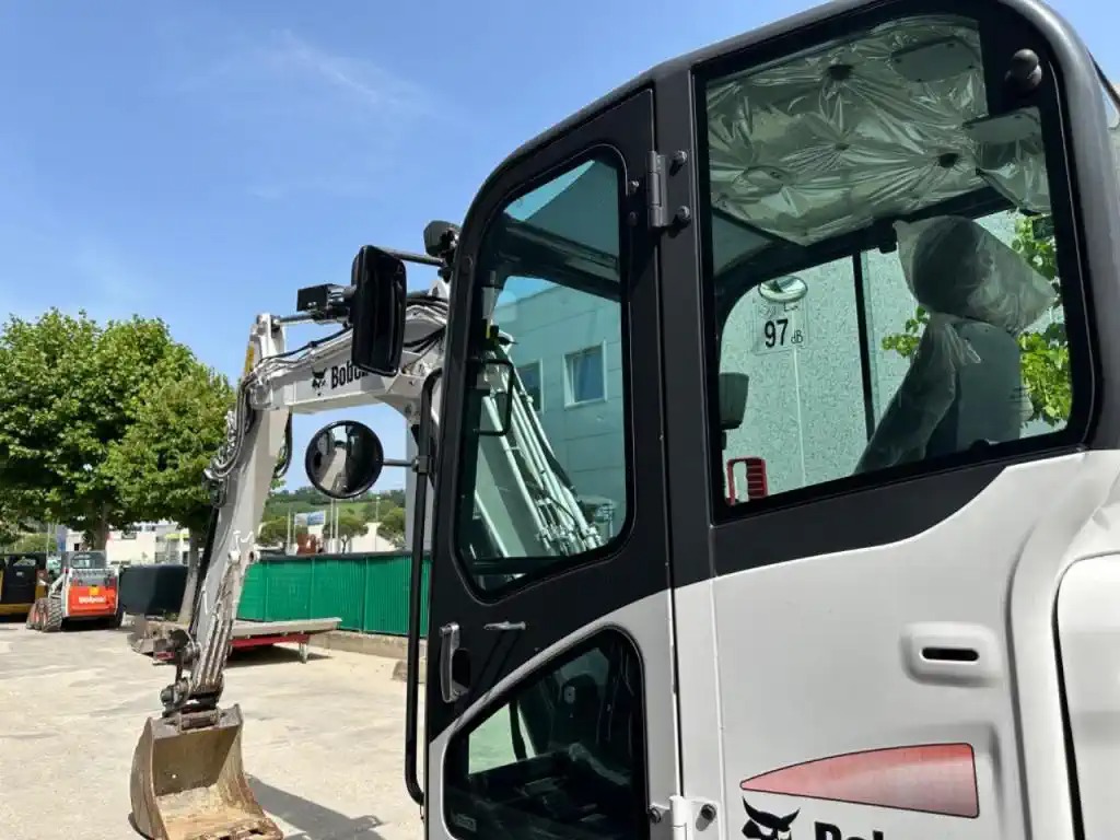 Mini-pelle BOBCAT E62 – Occasion en bon état, prête à l’emploi – Image 5