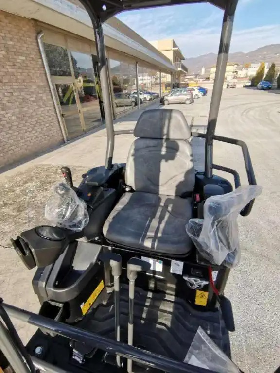 Mini-pelle CASE CX 17D – Occasion fiable et prête à l’emploi – Image 15