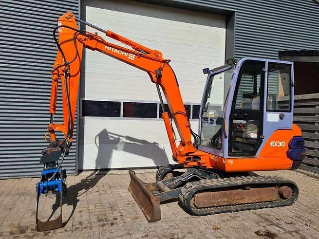 Mini-pelle Hitachi EX30 d’occasion 2006– Compacte, fiable – Image 9