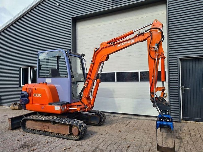 Mini-pelle Hitachi EX30 d’occasion 2006– Compacte, fiable – Image 5
