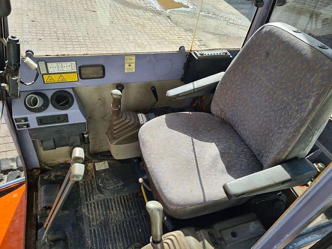 Mini-pelle Hitachi EX30 d’occasion 2006– Compacte, fiable – Image 3