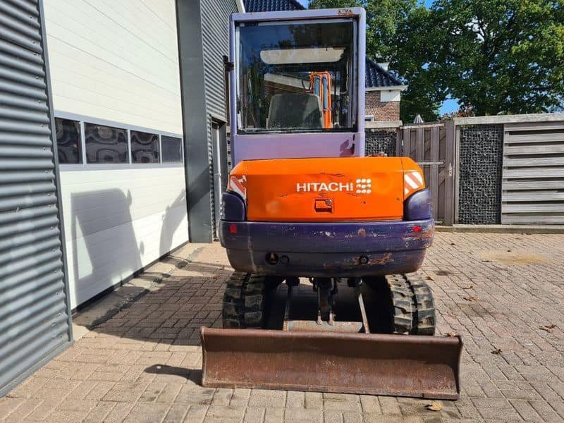 Mini-pelle Hitachi EX30 d’occasion 2006– Compacte, fiable – Image 2