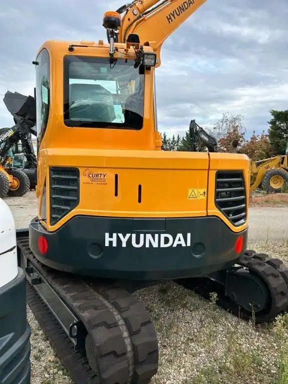 Mini-pelle Hyundai R80CR-9A, modèle d’occasion – Image 2