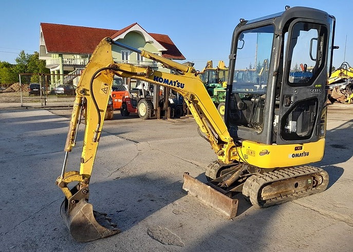 Mini-pelle Komatsu PC16R – matériel d’occasion