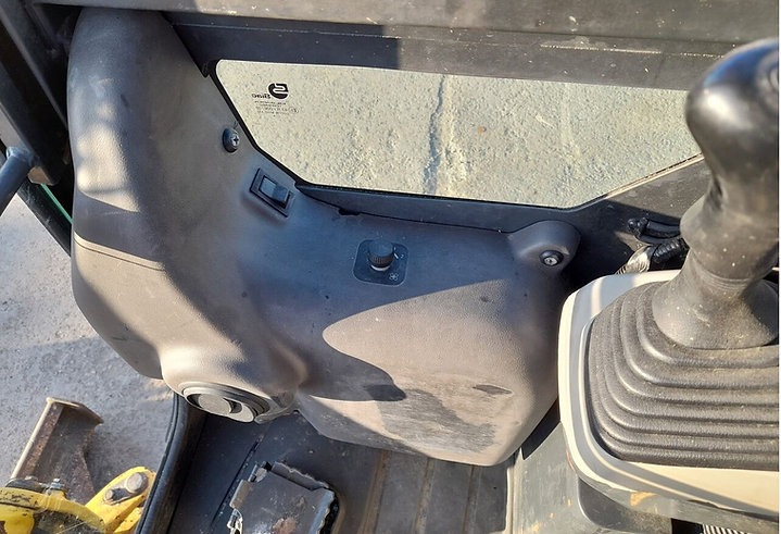 Mini-pelle Komatsu PC16R – matériel d’occasion – Image 4