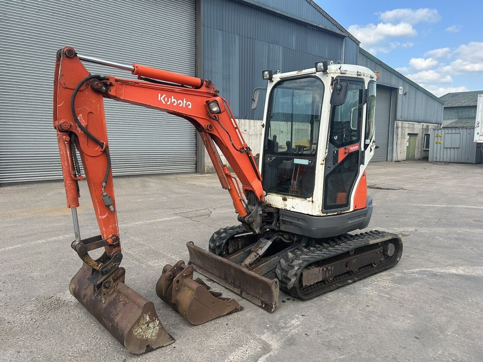Mini-pelle Kubota U25-3 (2008), 2,6T, 3 600 h, entièrement révisée. Livrée avec BRH et 3 godets – Image 12