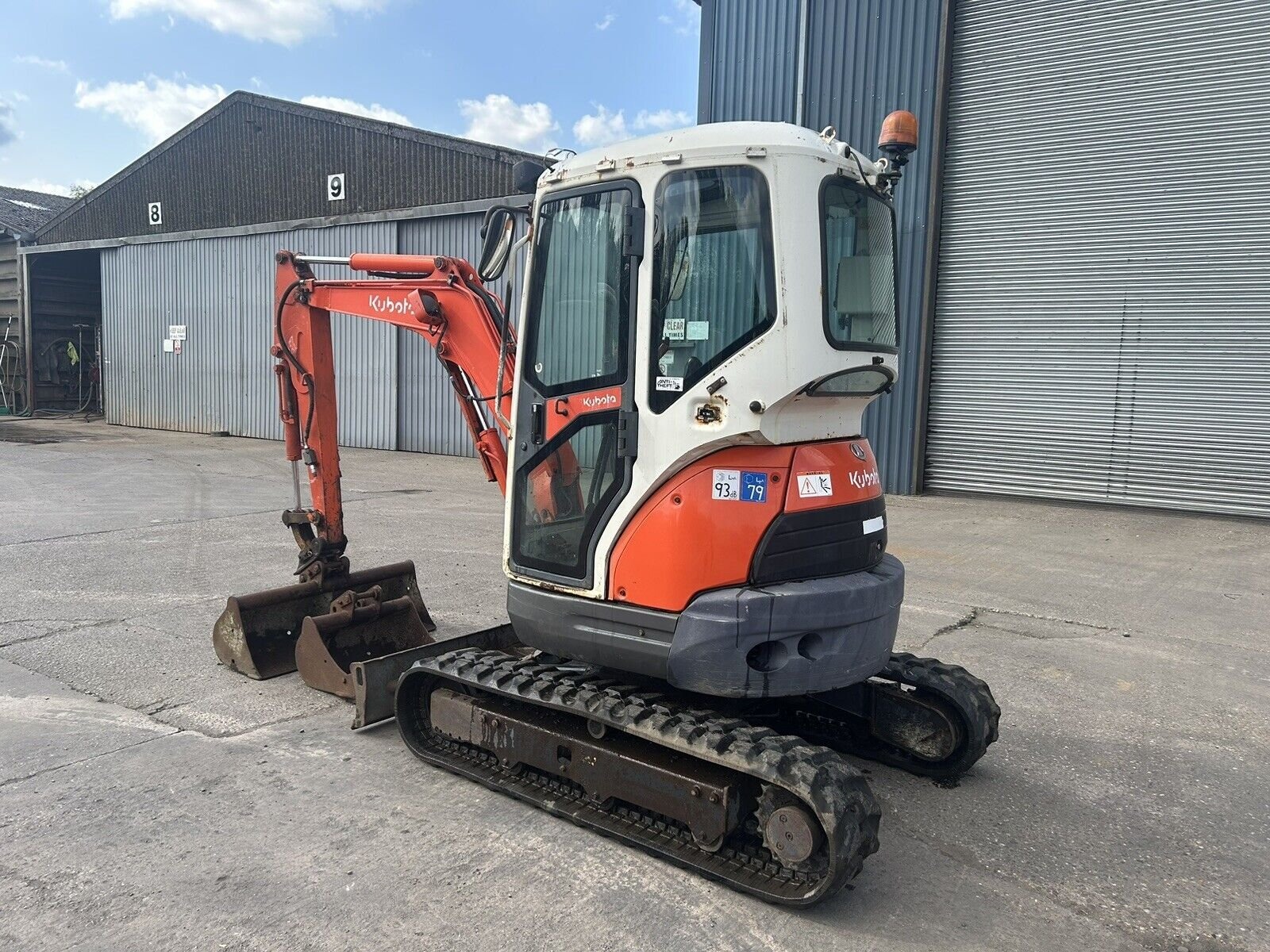 Mini-pelle Kubota U25-3 (2008), 2,6T, 3 600 h, entièrement révisée. Livrée avec BRH et 3 godets – Image 11