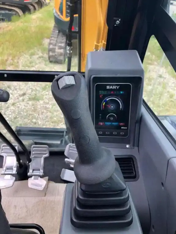 Mini-pelle SANY SY50U d’occasion en excellent état – Image 10