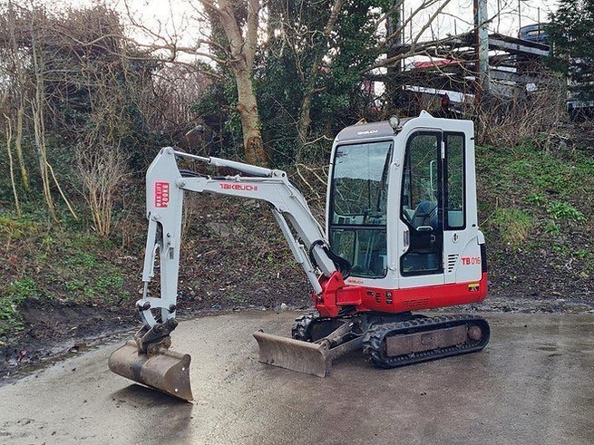 Mini pelle TAKEUCHI TB016 d’occasion – Poids 1.6 tonne – Image 2