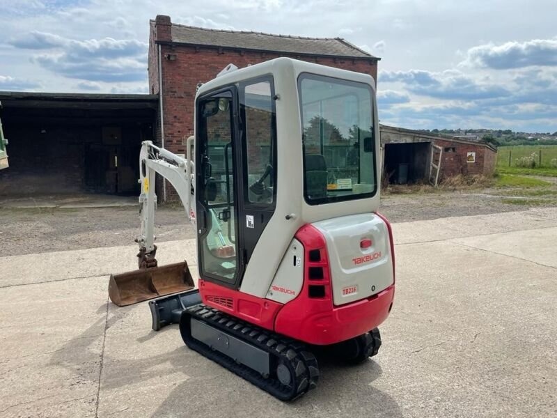 Mini-pelle Takeuchi TB216 d’occasion (2015) – 1,8 tonnes – 3 365 heures – Entièrement révisée – Image 3