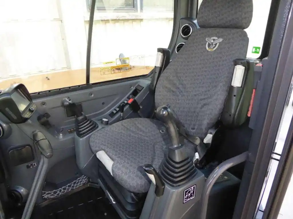 Mini-pelle compacte CASE CX 60C – modèle d’occasion – Image 18