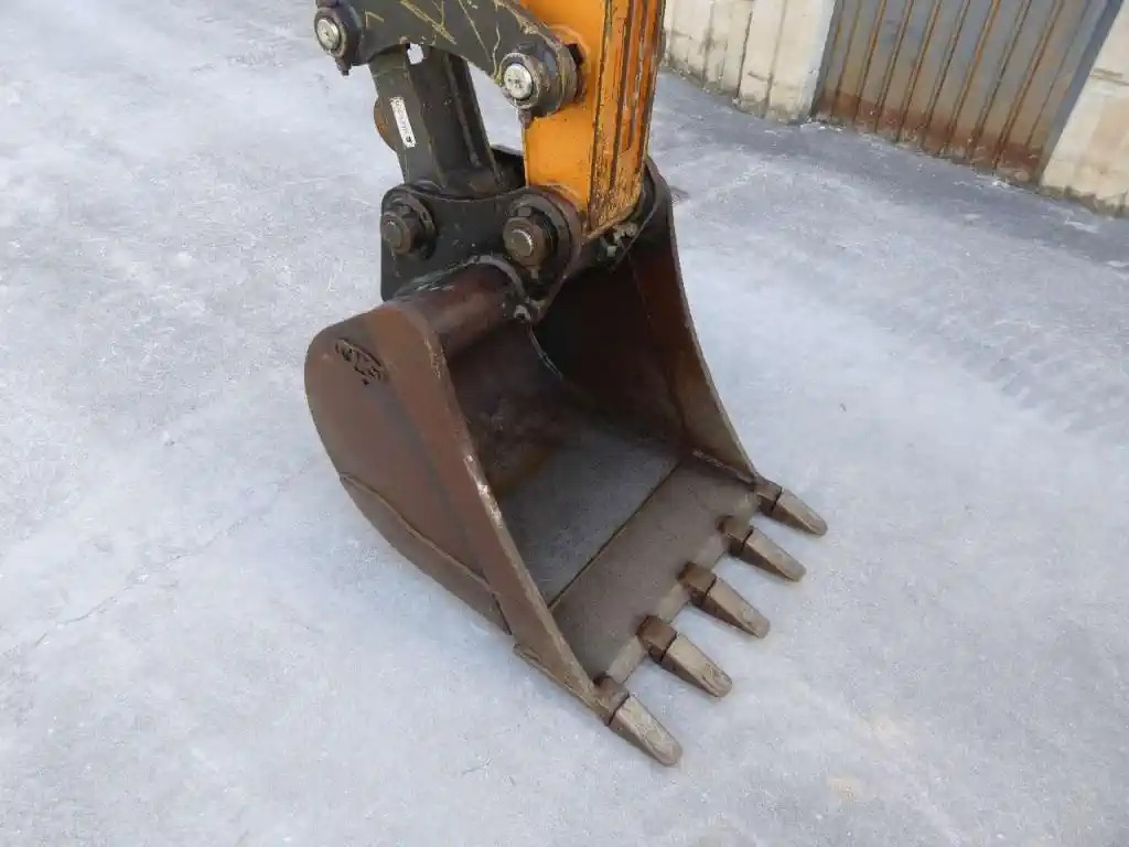 Mini-pelle compacte CASE CX 60C – modèle d’occasion – Image 12