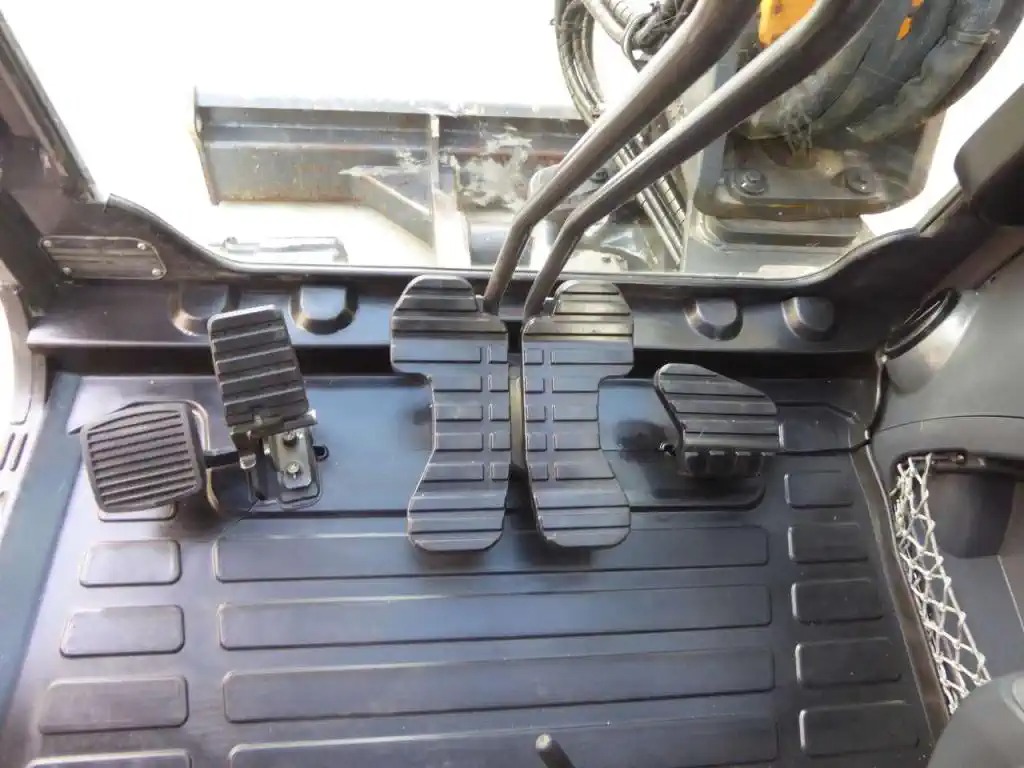 Mini-pelle compacte CASE CX 60C – modèle d’occasion – Image 19