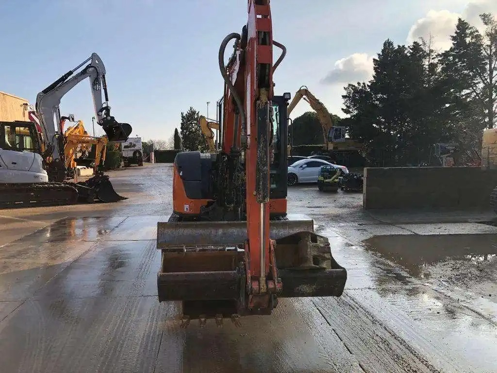 Mini-pelle compacte Hitachi ZX48U-5A CLR d’occasion – Image 7