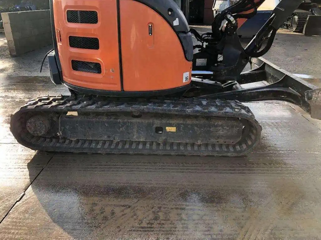 Mini-pelle compacte Hitachi ZX48U-5A CLR d’occasion – Image 6