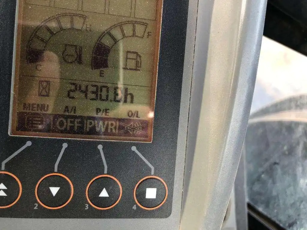 Mini-pelle compacte Hitachi ZX48U-5A CLR d’occasion – Image 4