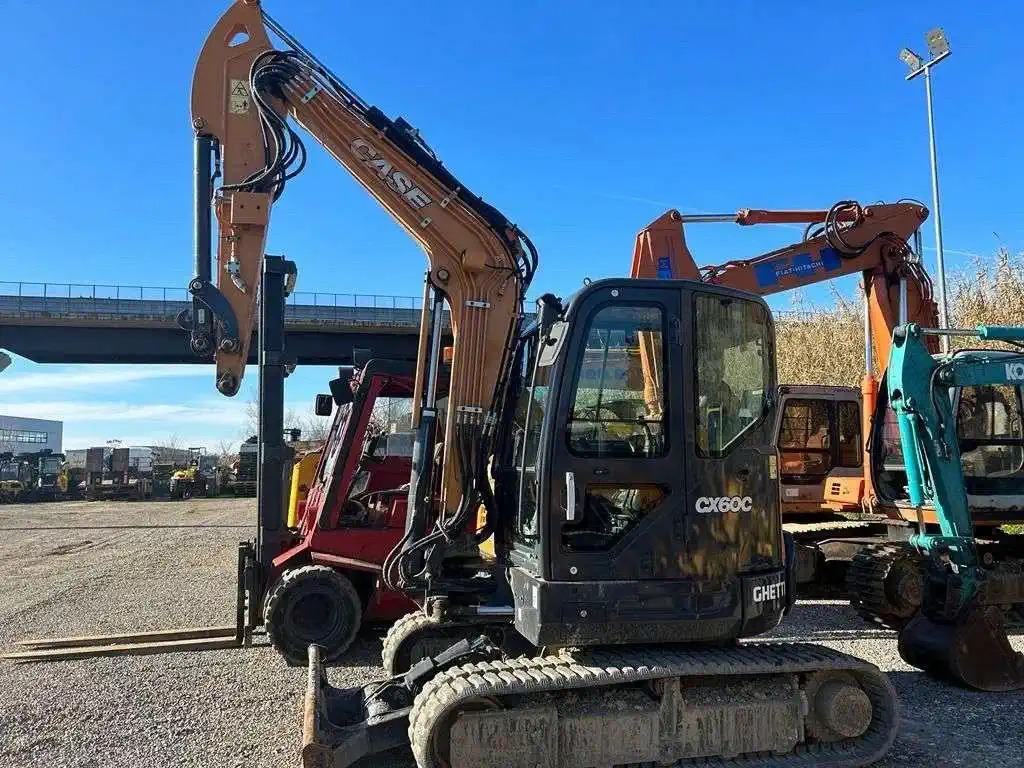 Mini-pelle d’occasion CASE CX60C – Image 4