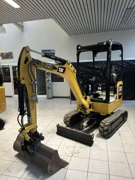 Mini-pelle d’occasion CATERPILLAR 301.8 – Image 6