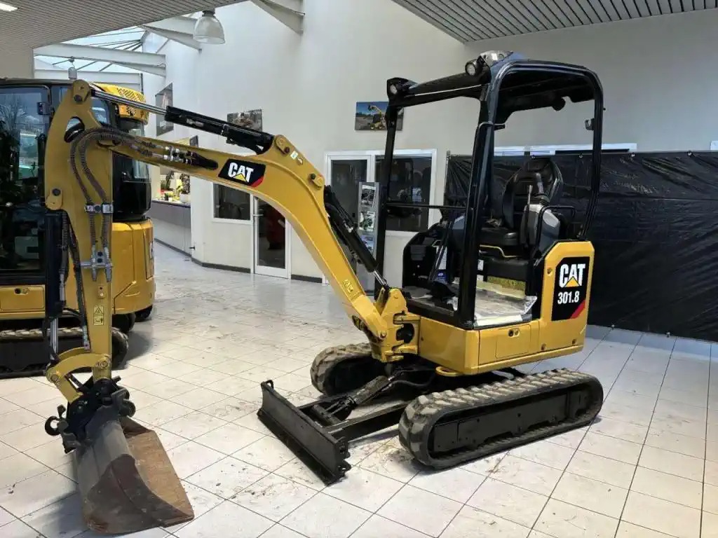Mini-pelle d’occasion CATERPILLAR 301.8 – Image 4