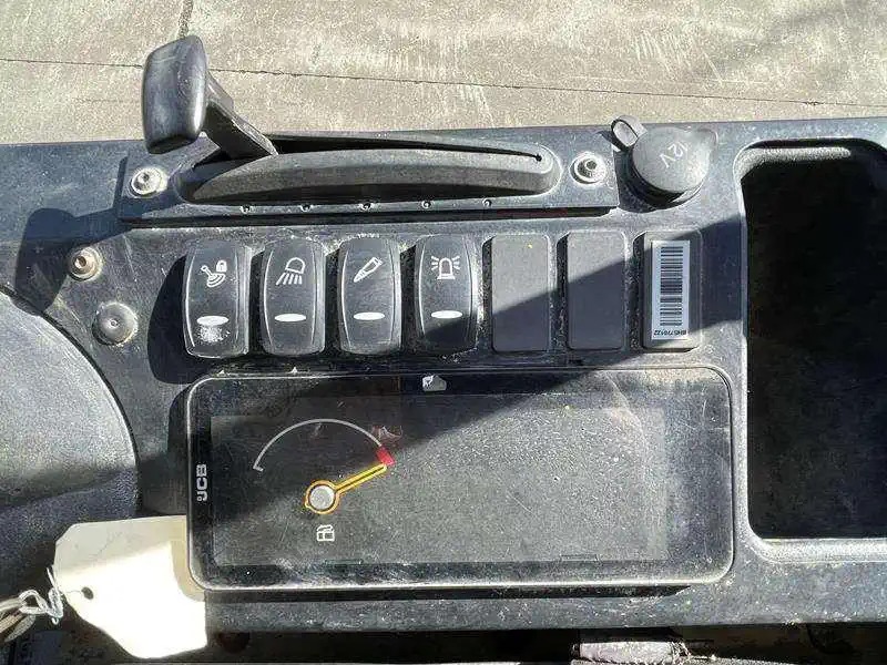 Mini-pelle d’occasion JCB 15C-1 – Image 10