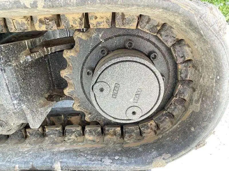 Mini-pelle d’occasion JCB 15C-1 – Image 9